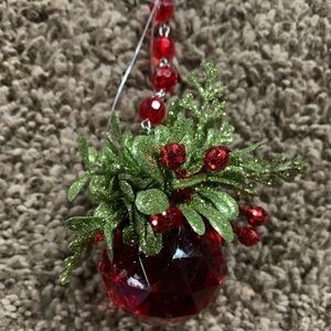*NEW* Ganz The Original Kissing Krystals Ornament Classic Red